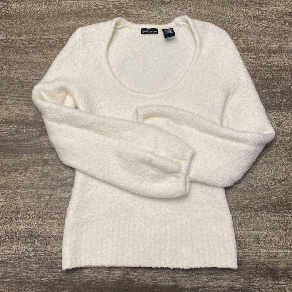 Beautiful Wool blend sweater - Picture 3 of 8